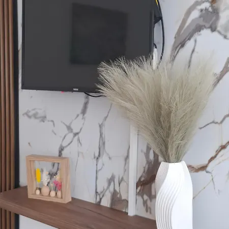 Happiness Apartment *